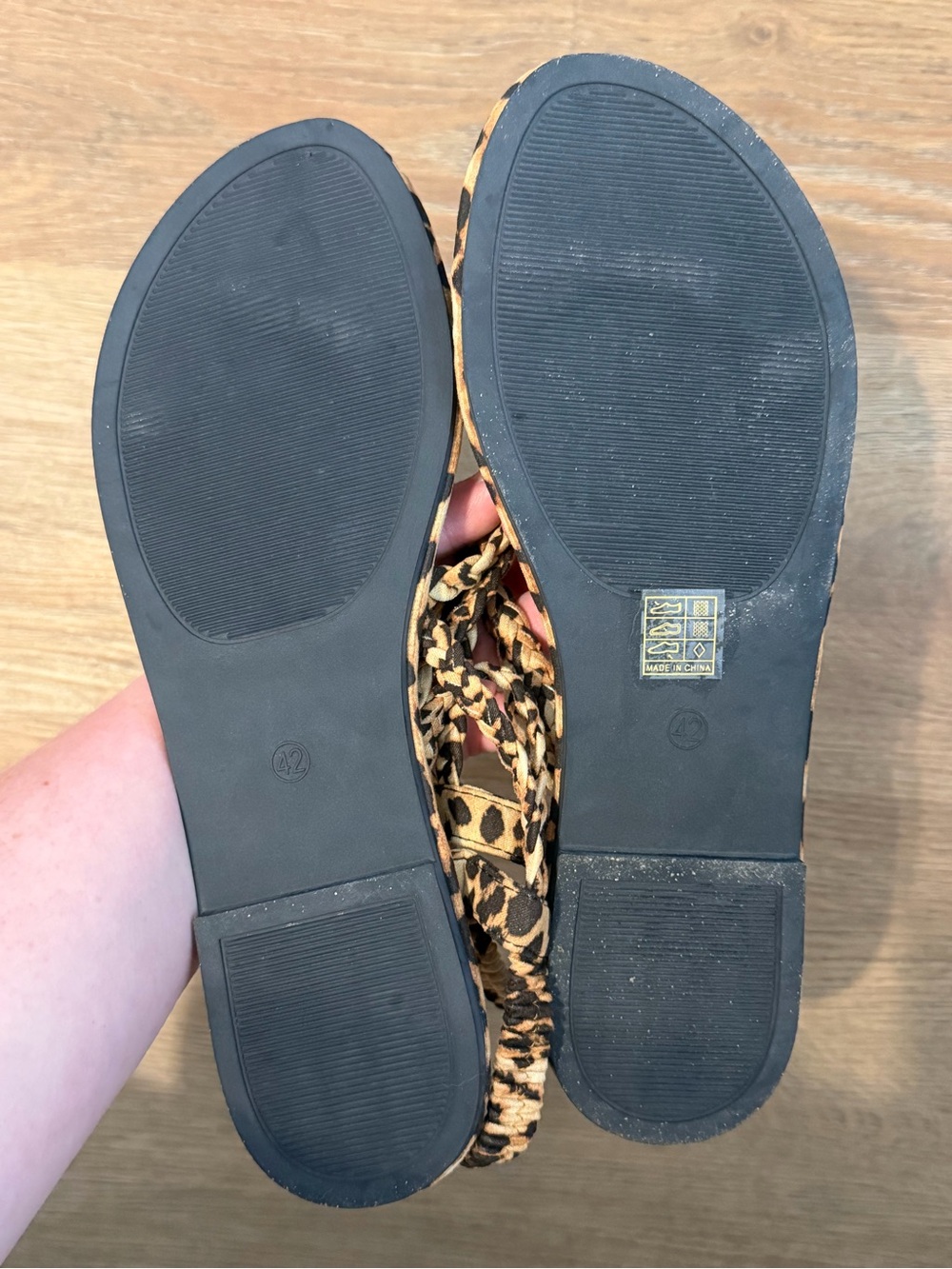 Women’s Leopard Print Strappy Flat Sandals - Picture 9 of 9